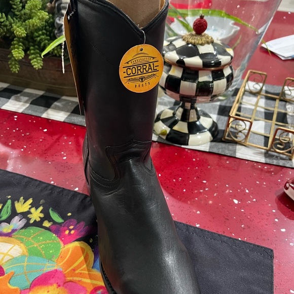 Corral Boots Mens  Black Embroidery Round Toe A4112 size 11 d new in box - Picture 5 of 9